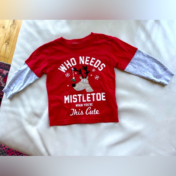 💥4/$20💥2T Reindeer Who Needs Mistletoe When You're This Cute Christmas T-Shirt - Picture 4 of 7